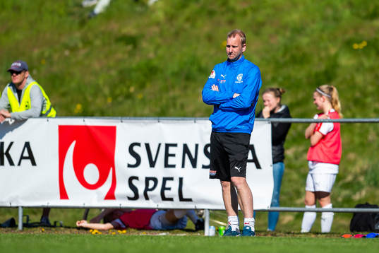 Borgebys tränare Patrik Persson deppar