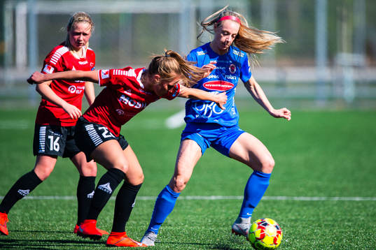 Örebros Kayla Braffet och Limhamn Bunkeflos Hanna Persson