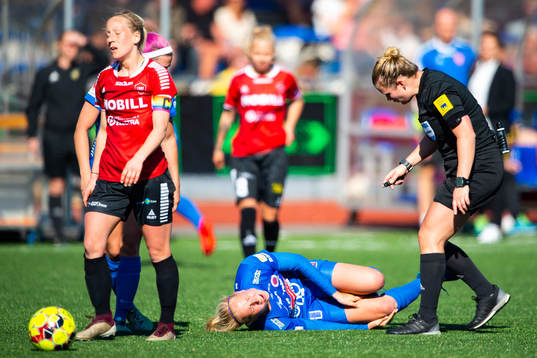 Örebros Eveliina Summanen har ont