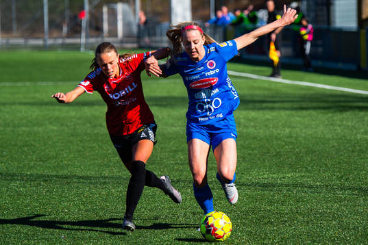 Örebros Kayla Braffet och Limhamn Bunkeflos Mia Persson