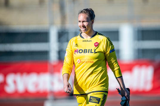 Limhamn Bunkeflos målvakt Vera Amanda Varis  deppar