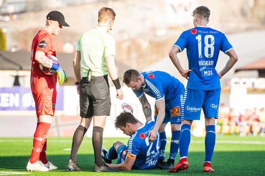 Simen Wangberg of Tromsø in pain