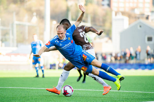 Lasse Nilsen of Tromsø and Akeem Latifu of Mjøndalen