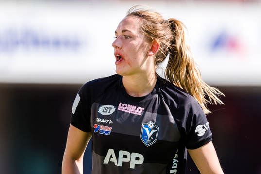 Växjös Jennie Nordin blöder från munnen