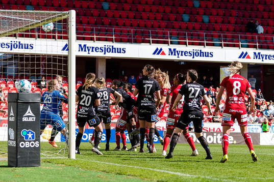 Piteås spelare nickar i ribban