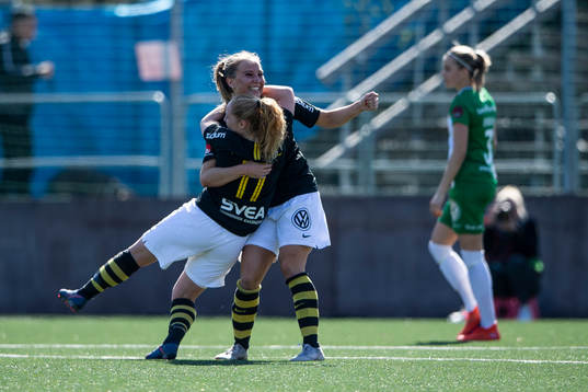 s Elsa Törnblom jublar