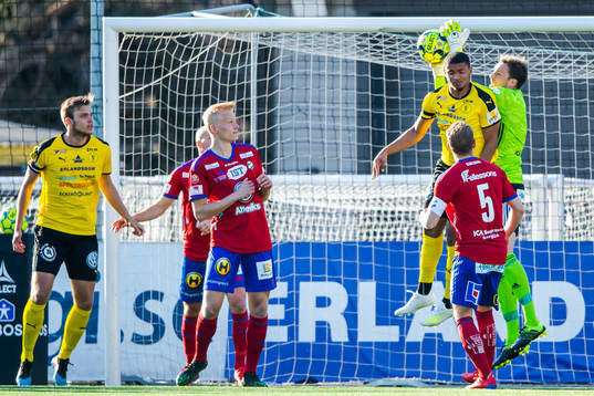 Frejs José Vitor dos Santos Silva och Östers målvakt