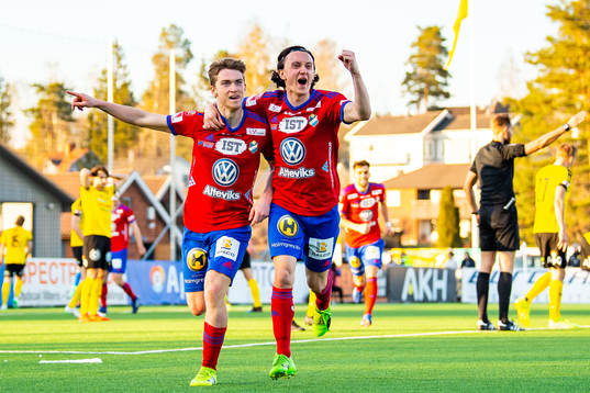 Östers Carl Johansson och Mattias Pavic jublar