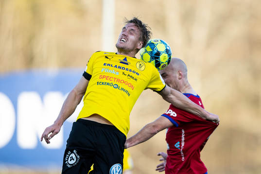 Frejs Kim Skoglund och Östers Jonathan Drott
