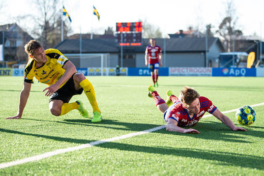 Frejs Kim Skoglund och Östers Carl Johansson