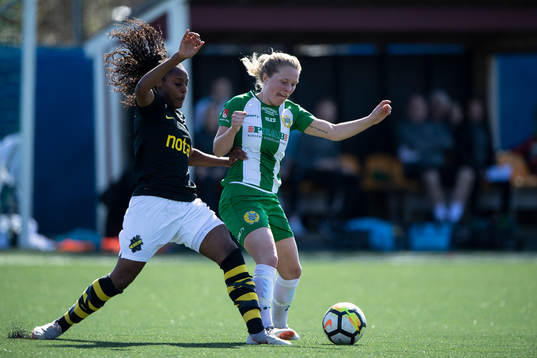 s Samantha Ammanuel och Hammarbys Emilia Larsson