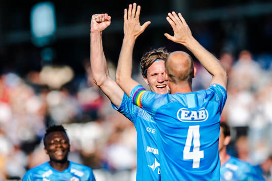 Halmstads Alexander Berntsson jublar med Andreas Johansson