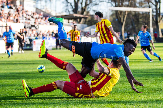 Syrianskas Matias Cahais och Halmstads Thomas Boakye