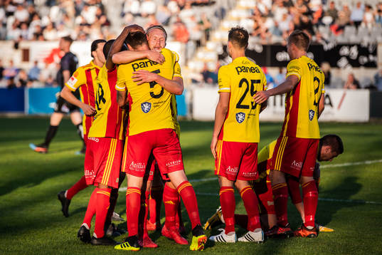 Bläddra bland fler bilder av Fotboll, Superettan, Halmstad - Syrianska