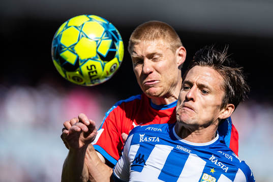 Helsingborgs Markus Holgersson och IFK Göteborgs Lasse Vibe
