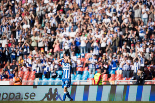 IFK Göteborgs Lasse Vibe får en stående ovation när han