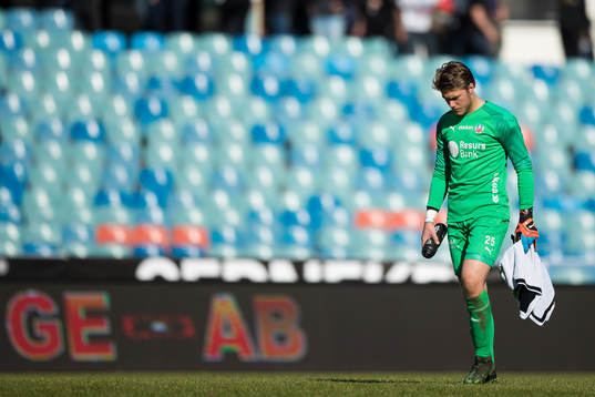 Helsingborgs målvakt Kalle Joelsson deppar