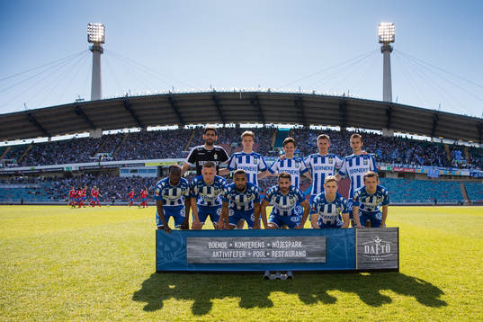 IFK Göteborgs startelva uppe fr.v. målvakt Giannis