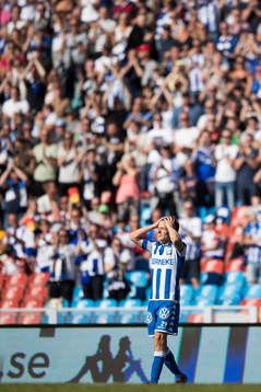 IFK Göteborgs Lasse Vibe får en stående ovation när han