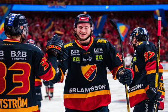 Djurgårdens Jakob Lilja jublar med lagkamrater