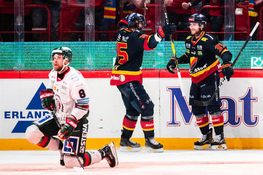 Djurgårdens Jakob Lilja och Linus Hultström jublar