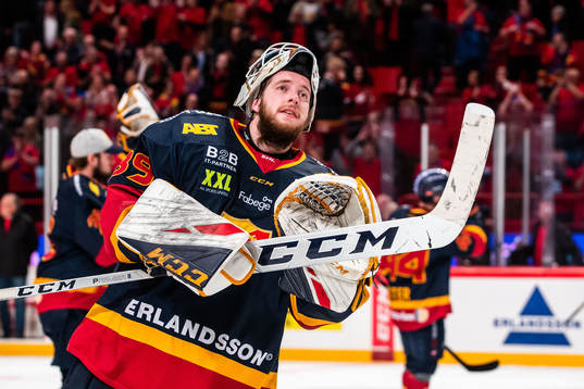 Djurgårdens målvakt Adam Reideborn jublar