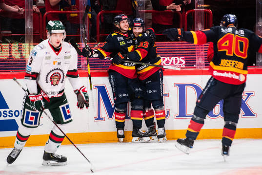 Djurgårdens Linus Hultström jublar med Jakob Lilja