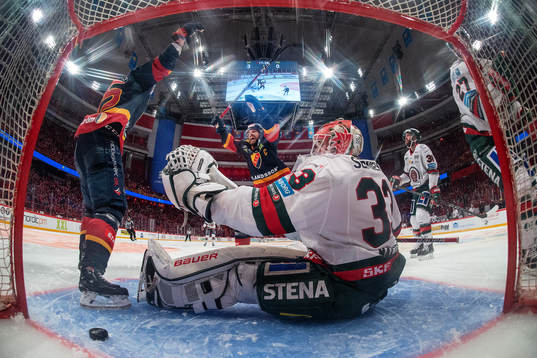 Djurgårdens Jakob Lilja jublar med Jacob Josefson