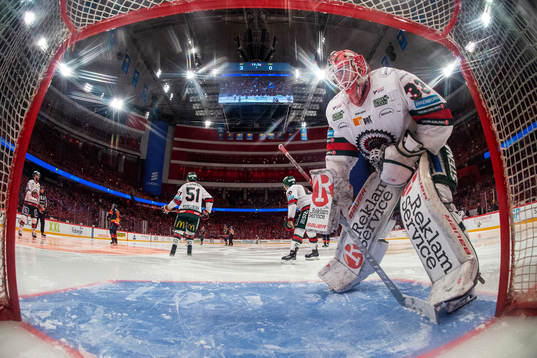 Frölundas målvakt Johan Mattsson deppar