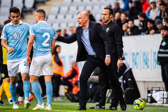 Malmö FFs tränare Uwe Rösler i samtal med Andreas