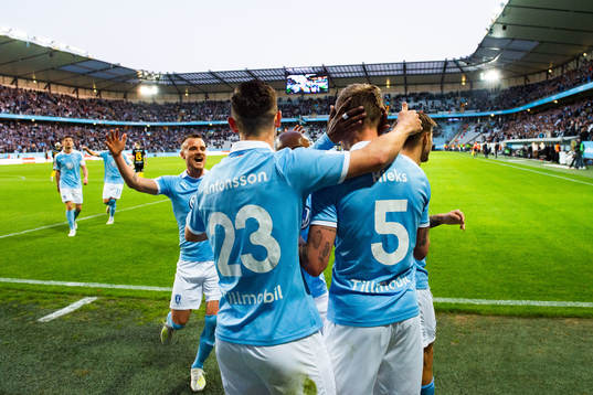 Malmö FFs Sören Rieks jublar med lagkamrater