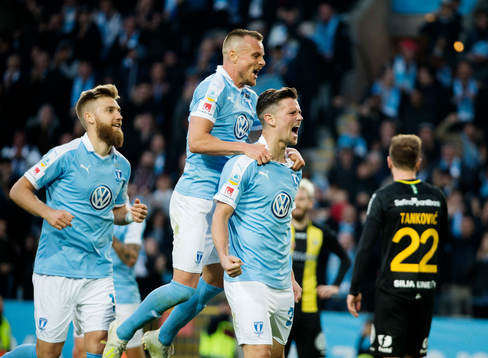 Malmö FFs Marcus Antonsson jublar med Rasmus Bengtsson och