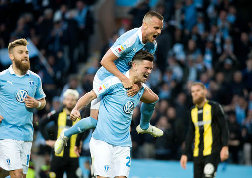 Malmö FFs Marcus Antonsson jublar med Rasmus Bengtsson och