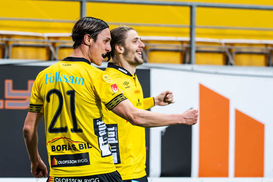Elfsborgs Pawel Cibicki och Jonathan Levi jublar