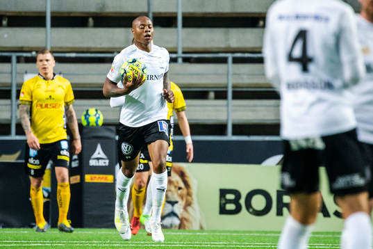 Örebros Carlos Strandberg jublar