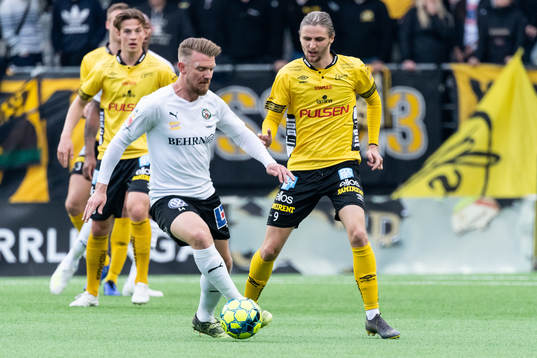 Örebros Michael Almebäck och Elfsborgs Pawel Cibicki