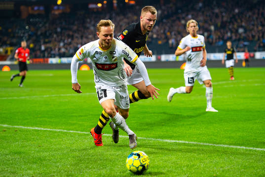 s Sebastian Larsson och Häckens Adam Andersson