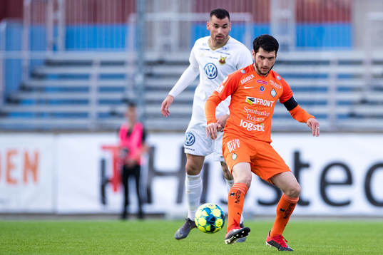 AFC Eskilstunas Anel Rashkaj och Östersunds Dino Islamovic