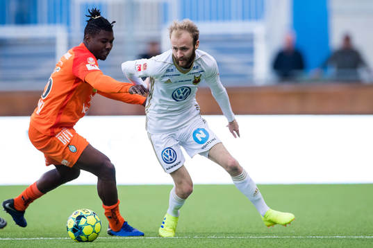 AFC Eskilstunas Samuel Nnamani och Östersunds Curtis