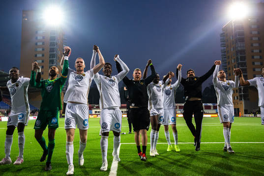 Östersunds spelare jublar