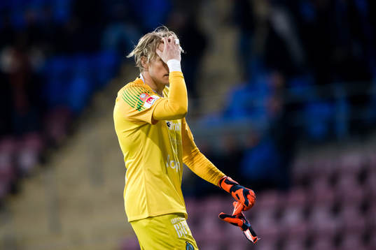 AFC Eskilstunas målvakt Ole Söderberg deppar