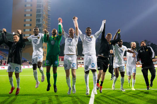 Östersunds målvakt Aly Keita , Thomas Poppler Isherwood