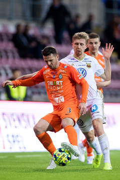 AFC Eskilstunas Kadir Hodzic och Östersunds Ludvig Fritzson