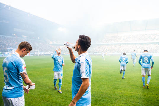 Malmö FFs Marcus Antonsson dricker vatten