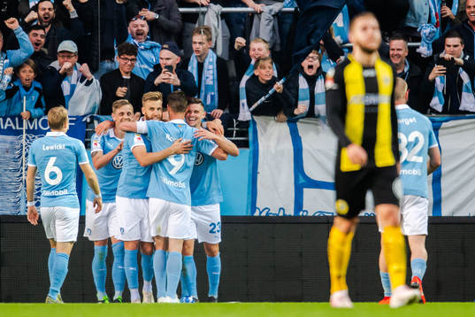 Malmö FFs Marcus Antonsson jublar med Oscar Lewicki,