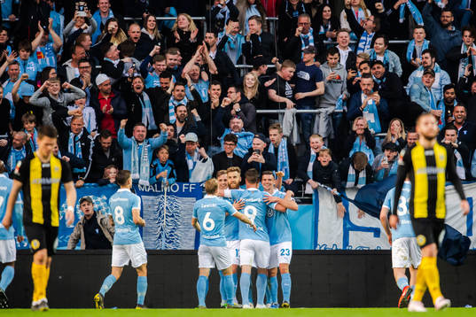 Malmö FFs Marcus Antonsson jublar med Oscar Lewicki,