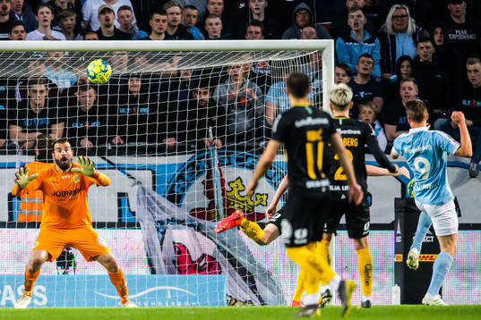 Malmö FFs Markus Rosenberg gör 4-1 bakom Hammarbys