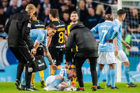 Malmö FFs Markus Rosenberg har ont