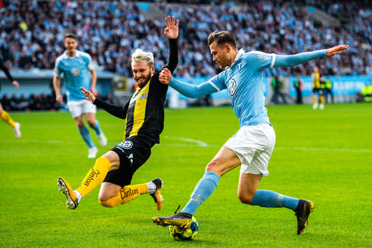 Hammarbys Simon Sandberg och Malmö FFs Arnór Traustason