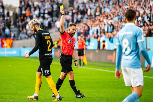 Hammarbys Simon Sandberg tilldelas en varning